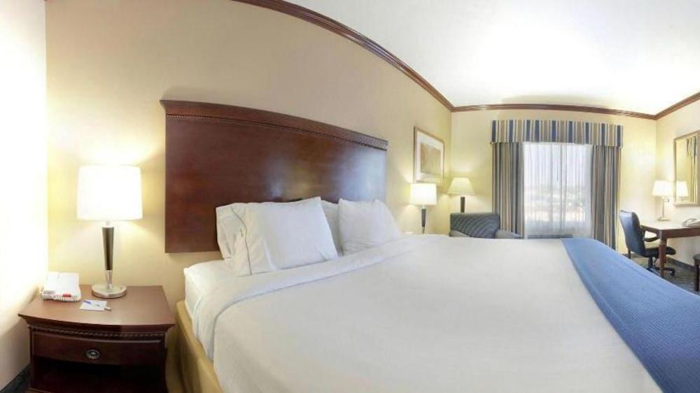 Holiday Inn Express Hotel And Suites Falfurrias Екстериор снимка