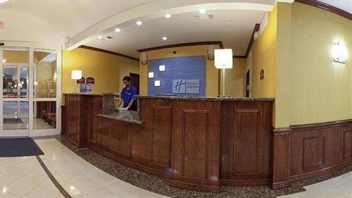 Holiday Inn Express Hotel And Suites Falfurrias Екстериор снимка