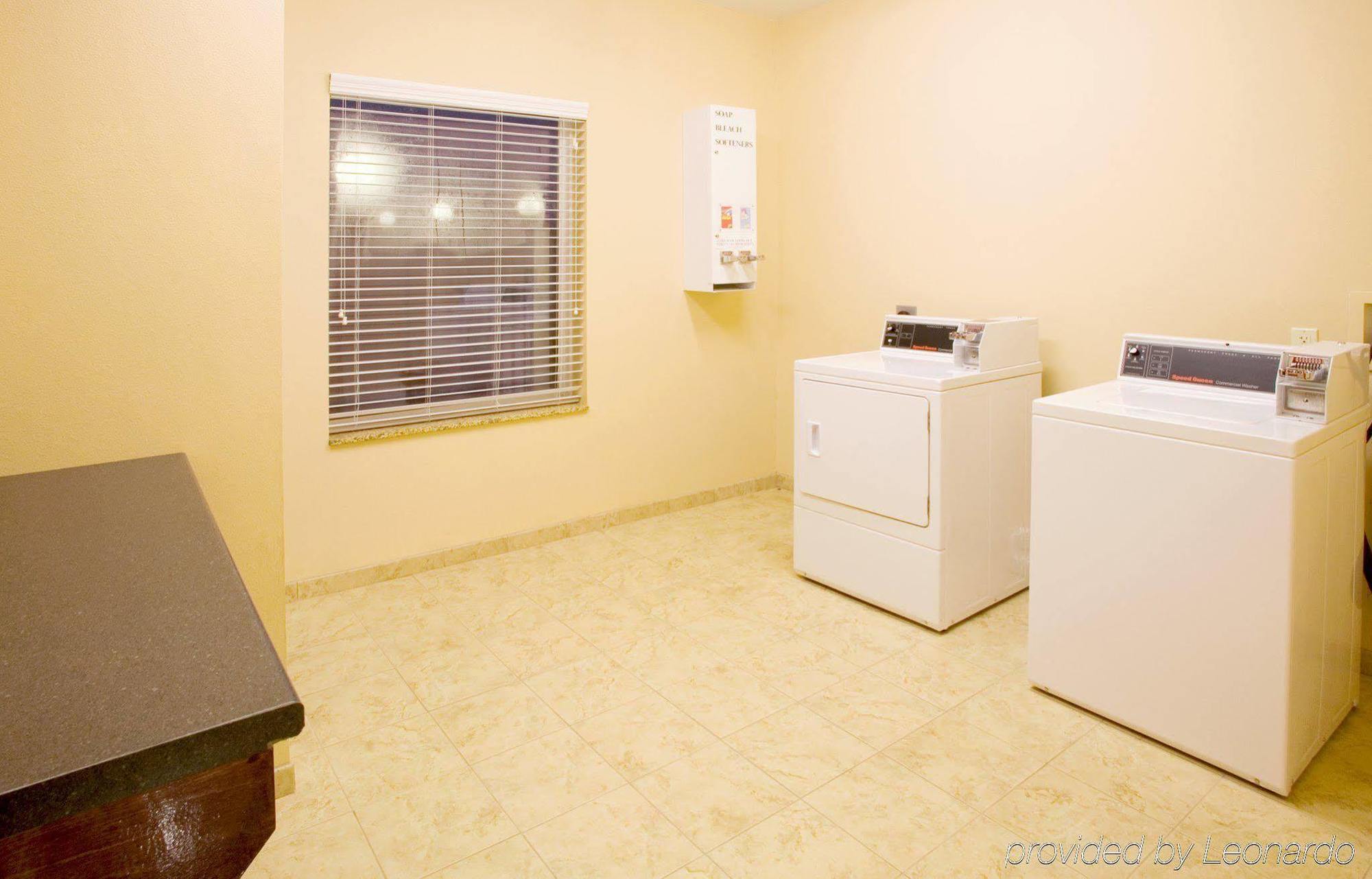 Holiday Inn Express Hotel And Suites Falfurrias Съоръжения снимка