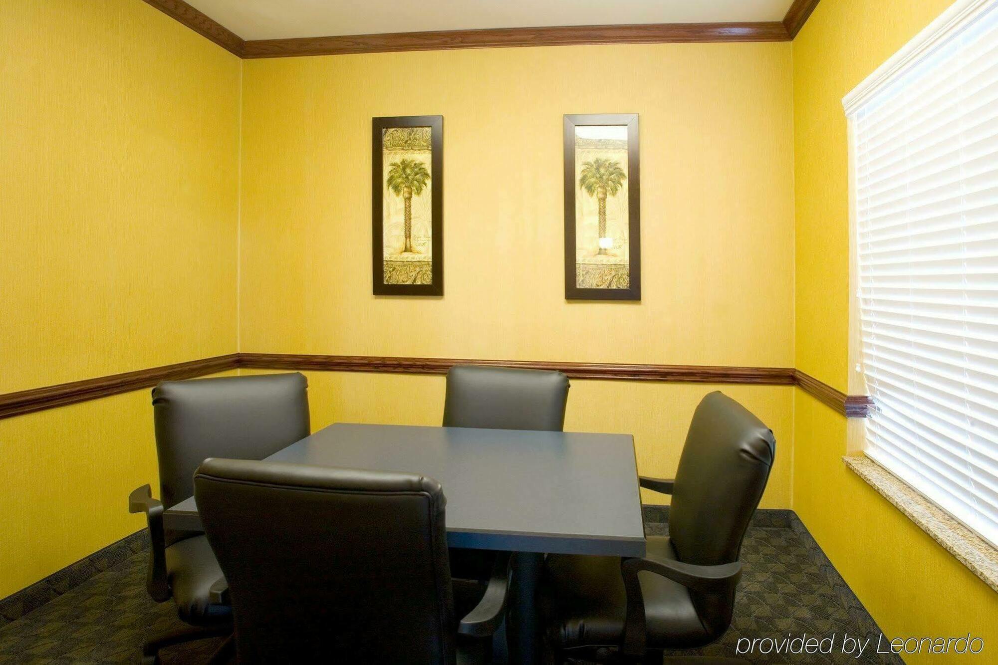 Holiday Inn Express Hotel And Suites Falfurrias Екстериор снимка