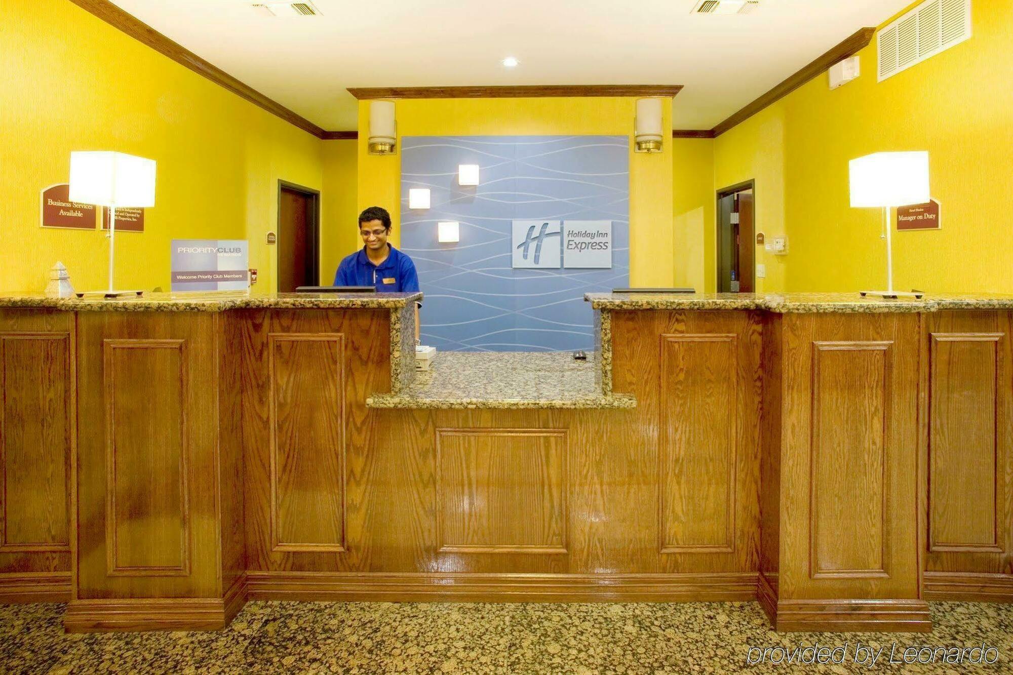 Holiday Inn Express Hotel And Suites Falfurrias Интериор снимка